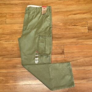 LEVIS Ace Cargo Pant 40x32 Olive Relaxed 
Fit Tapered Leg Double Pocket NEW